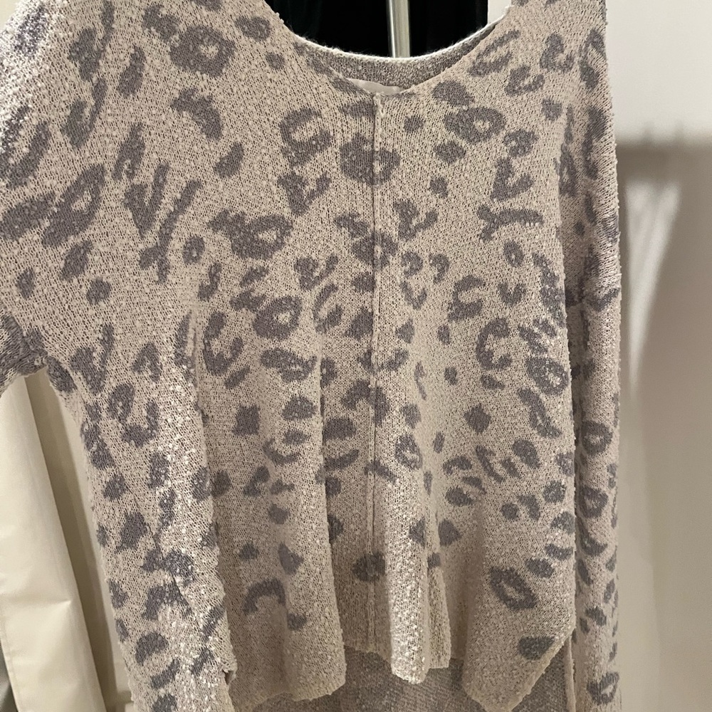 sweater - Picture 2 of 4